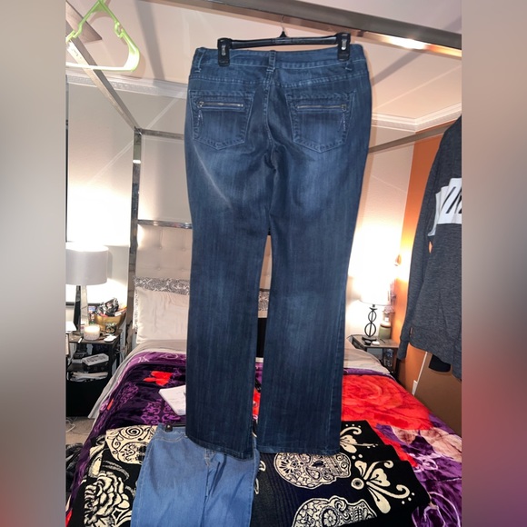 Size 4 - Picture 2 of 2